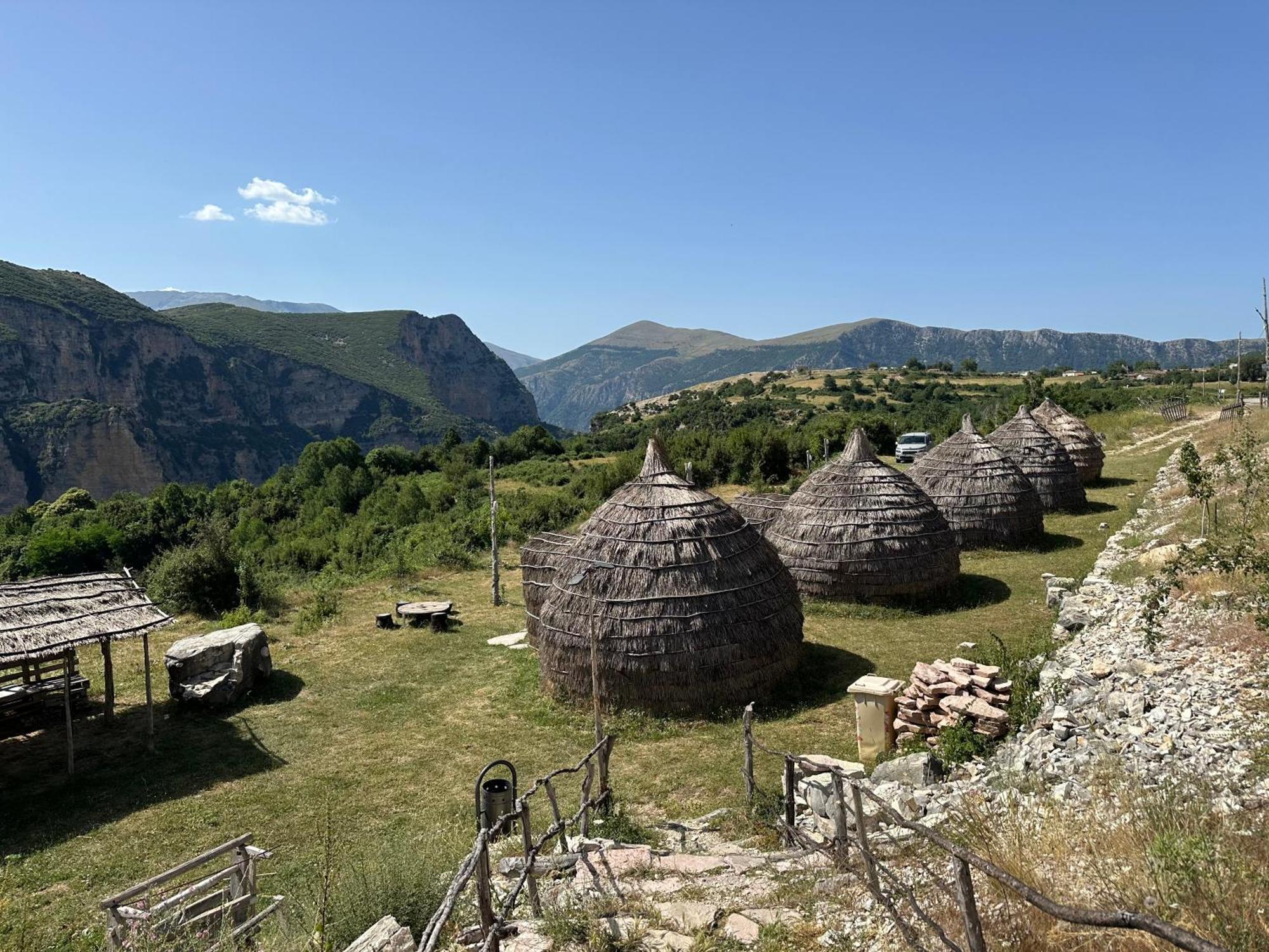 Hotel Camping Lekdushi - Shehu Tepelene Exterior foto