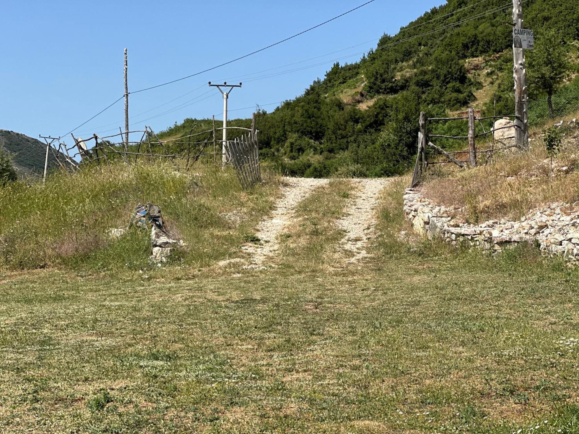 Hotel Camping Lekdushi - Shehu Tepelene Exterior foto