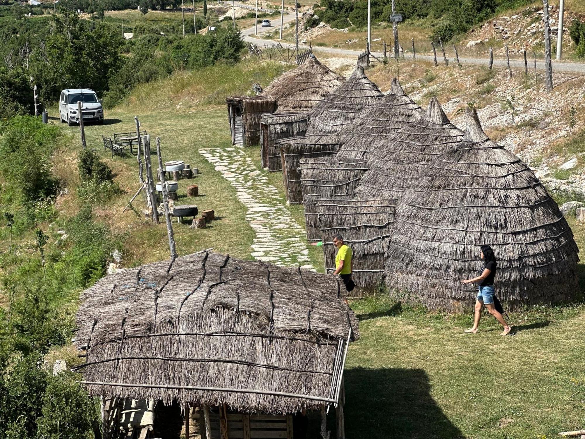 Hotel Camping Lekdushi - Shehu Tepelene Exterior foto